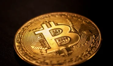 Criptomonede vs. monede fiduciare - ce trebuie sa stii?