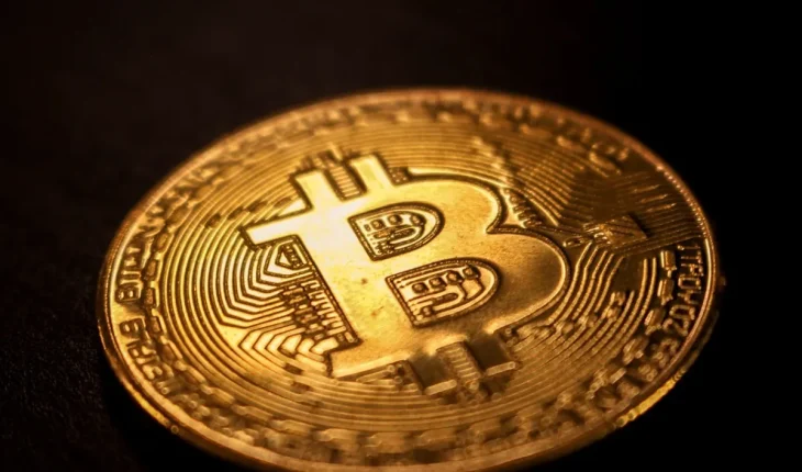 Criptomonede vs. monede fiduciare - ce trebuie sa stii?